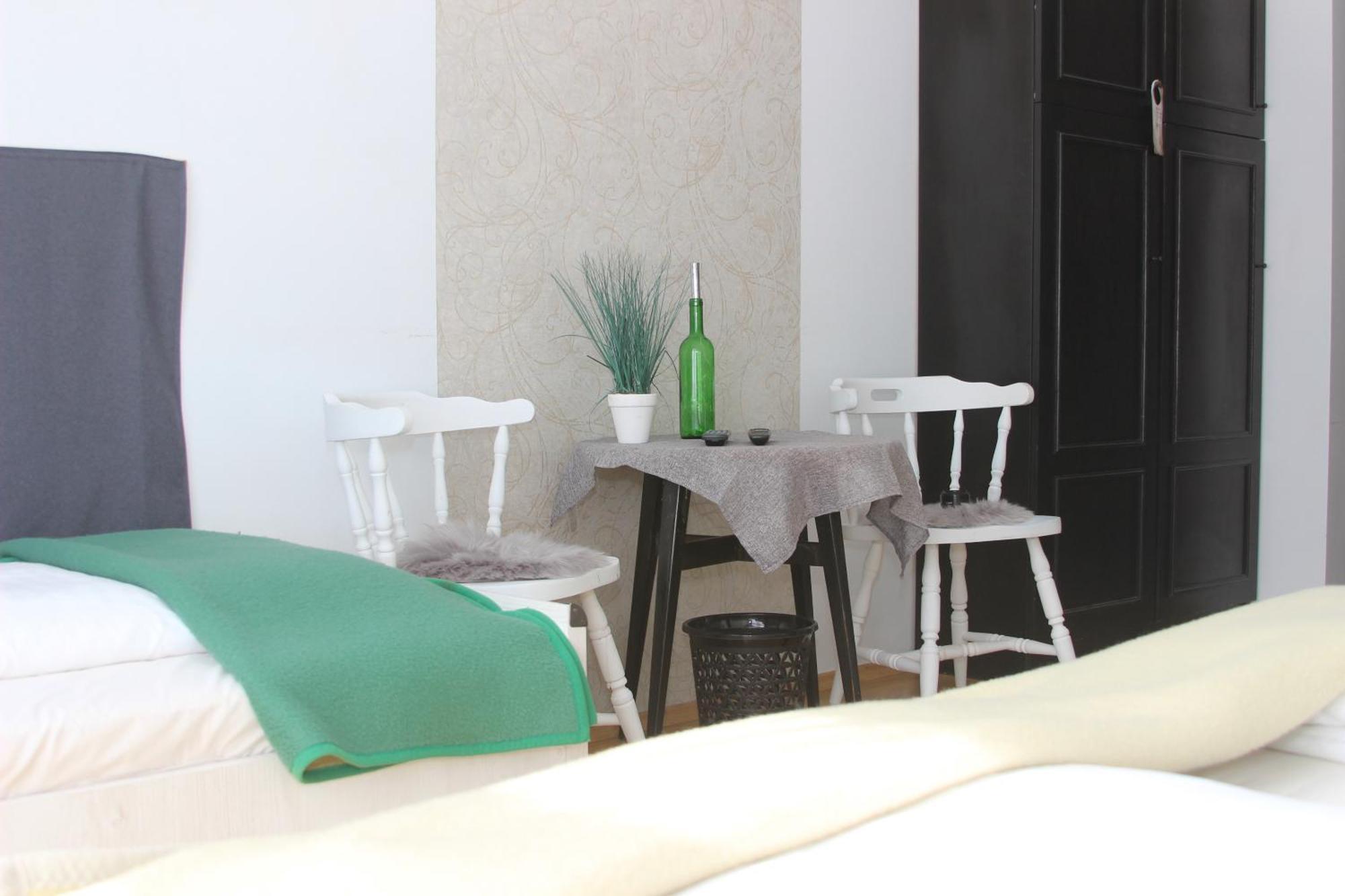Eden Panzió Acomodação com café da manhã Eger Exterior foto