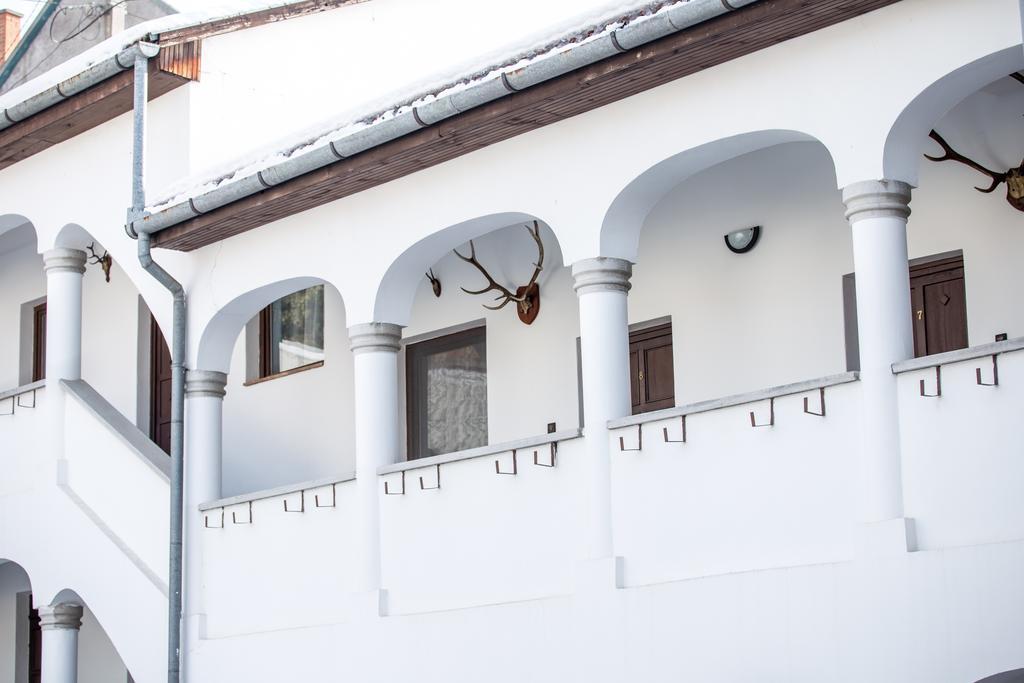 Eden Panzió Acomodação com café da manhã Eger Exterior foto
