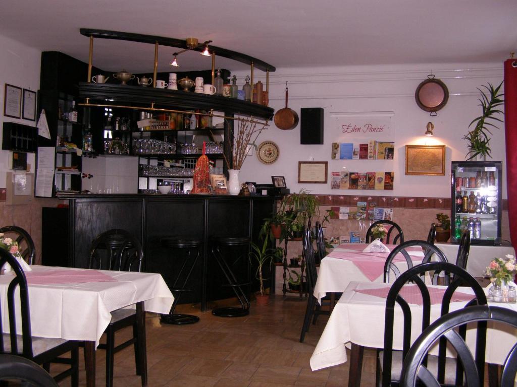 Eden Panzió Acomodação com café da manhã Eger Exterior foto