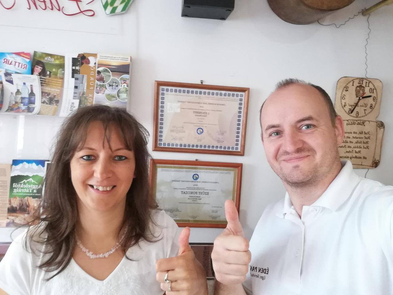 Eden Panzió Acomodação com café da manhã Eger Exterior foto